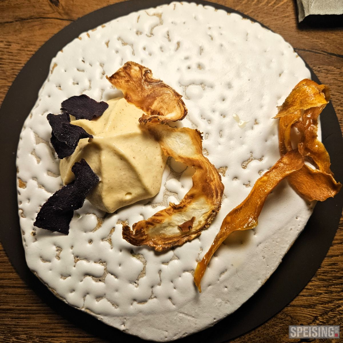 Markmousse mit Wurzelchips