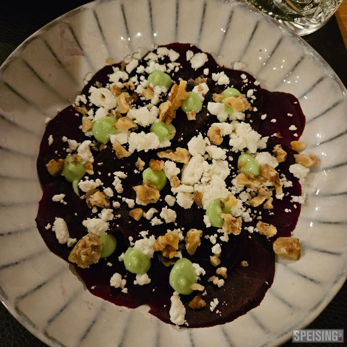 Rote Rben mit Feta, Walnssen und Wasabi